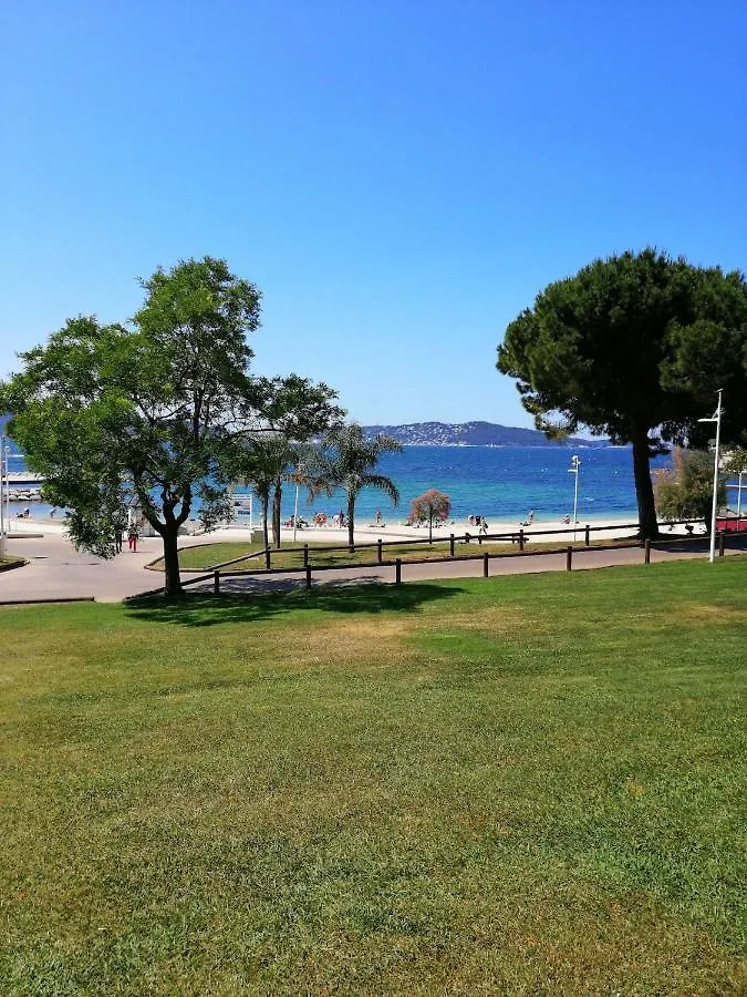 Apartament Place D'Armes Studio 5' Train/ Port/ Stade/ 10' Plage Wifi Tulon 0*,  Francja